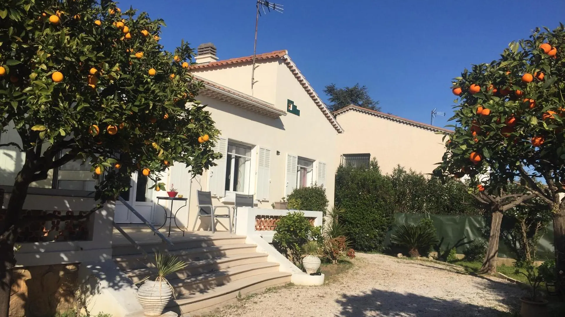 Apartment Petit Appartement Tranquille Avec Jardin - Hyeres Centre Ville